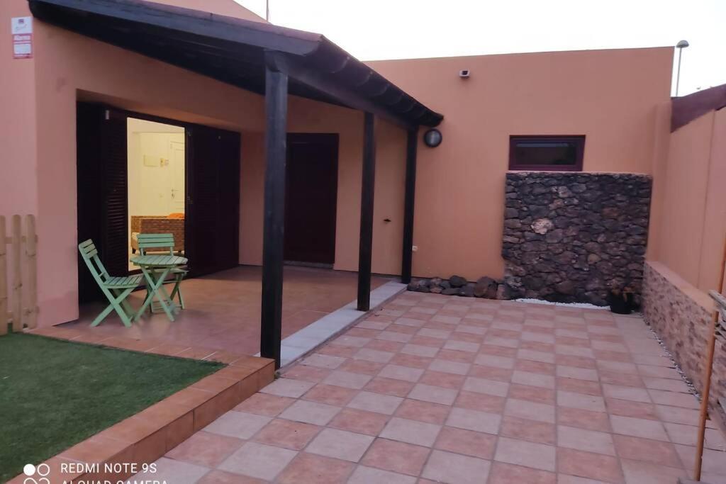 Casa Pitaya, acogedora, con piscina, fibra óptica La Oliva Exterior foto