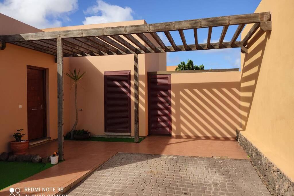 Casa Pitaya, acogedora, con piscina, fibra óptica La Oliva Exterior foto