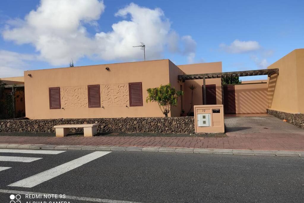 Casa Pitaya, acogedora, con piscina, fibra óptica La Oliva Exterior foto